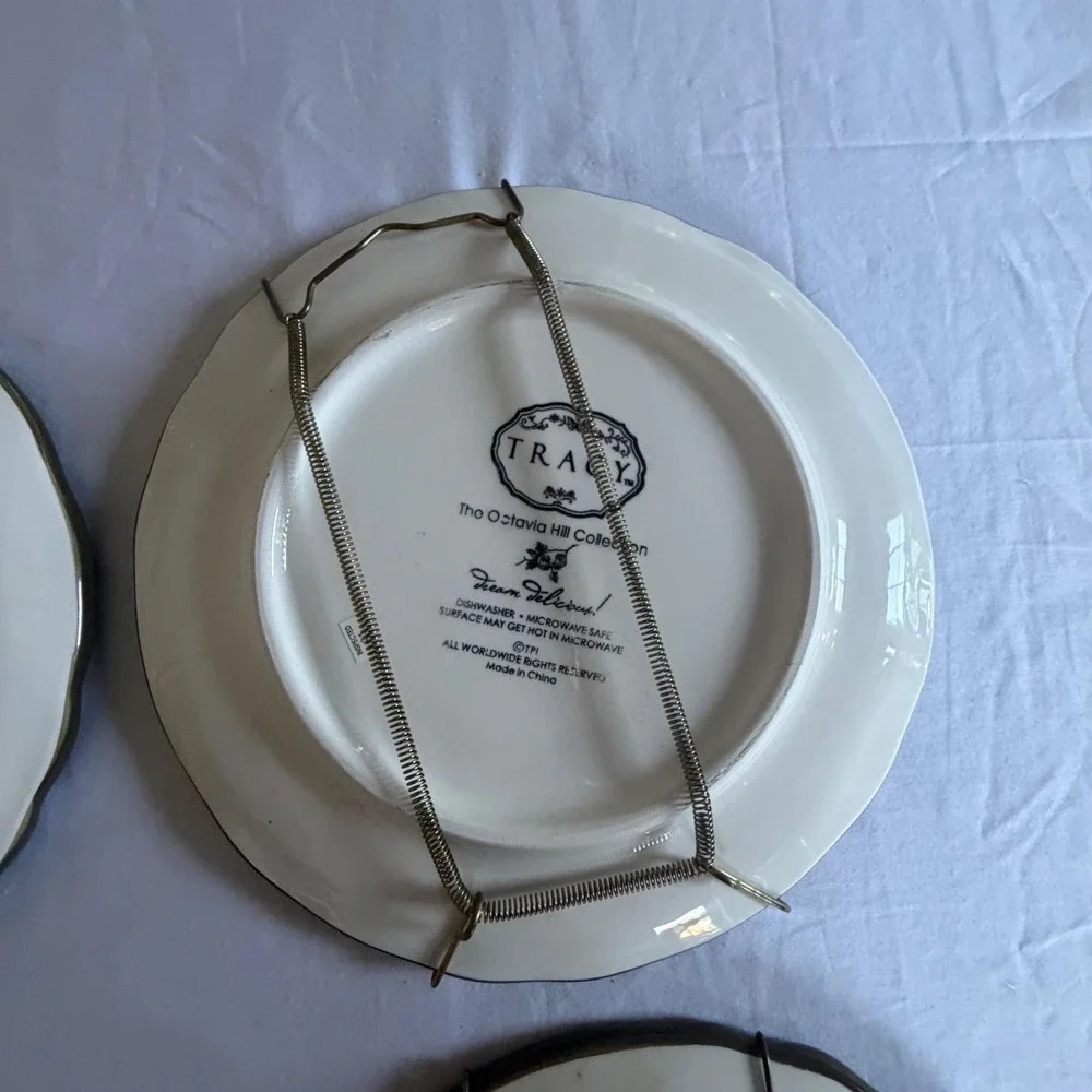 Tracy The Octavia Hill Collection‎ Red Floral Salad Plates Set of 4 Gold Rim 8